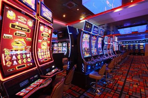 Jugar en el casino de Internet en línea con dinero real.